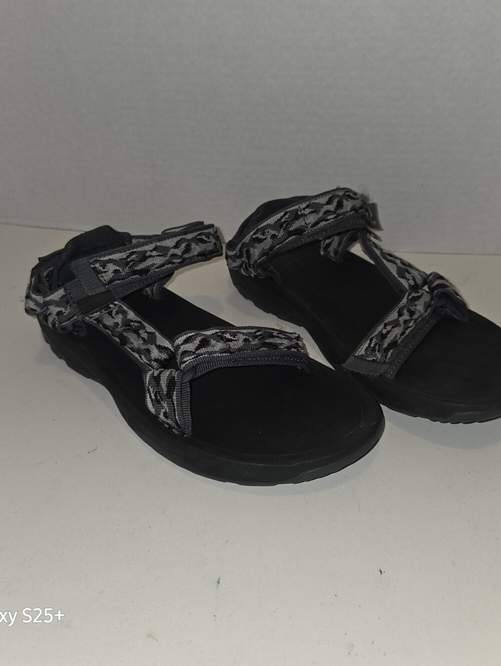 Teva Hurricane XLT 2 Sport Sandals Dual Strap Hook Loop Boys Sz 4 Gray Camo